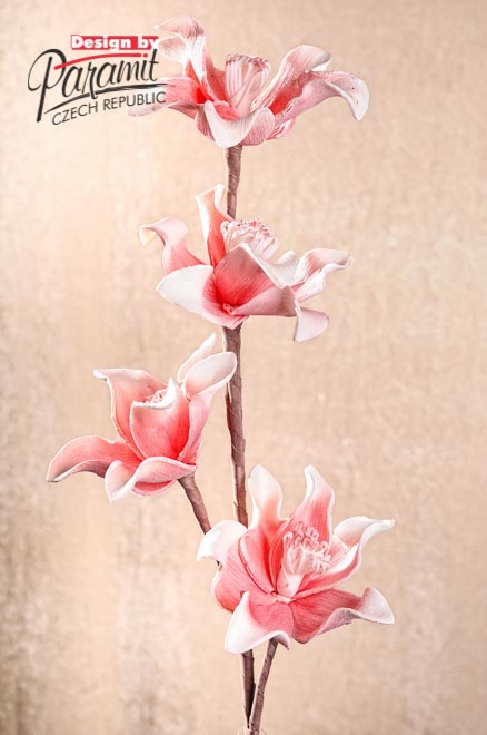 Kvet dekor,cer-biel.82cm 3-90R1